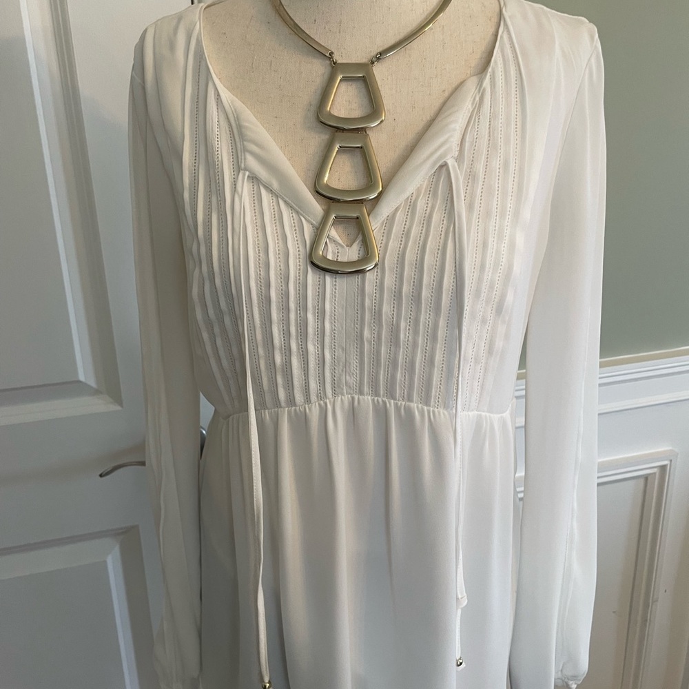 Peasant style blouse w lace detail w side zip